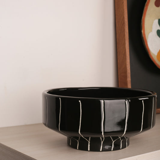 Thin Line Black Basin Decorative Plate