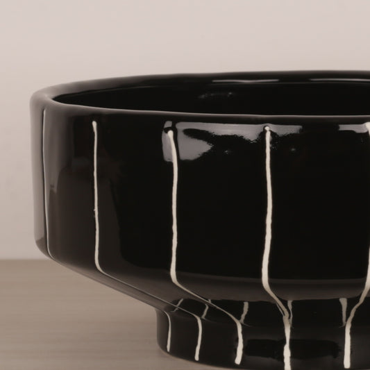 Thin Line Black Basin Decorative Plate