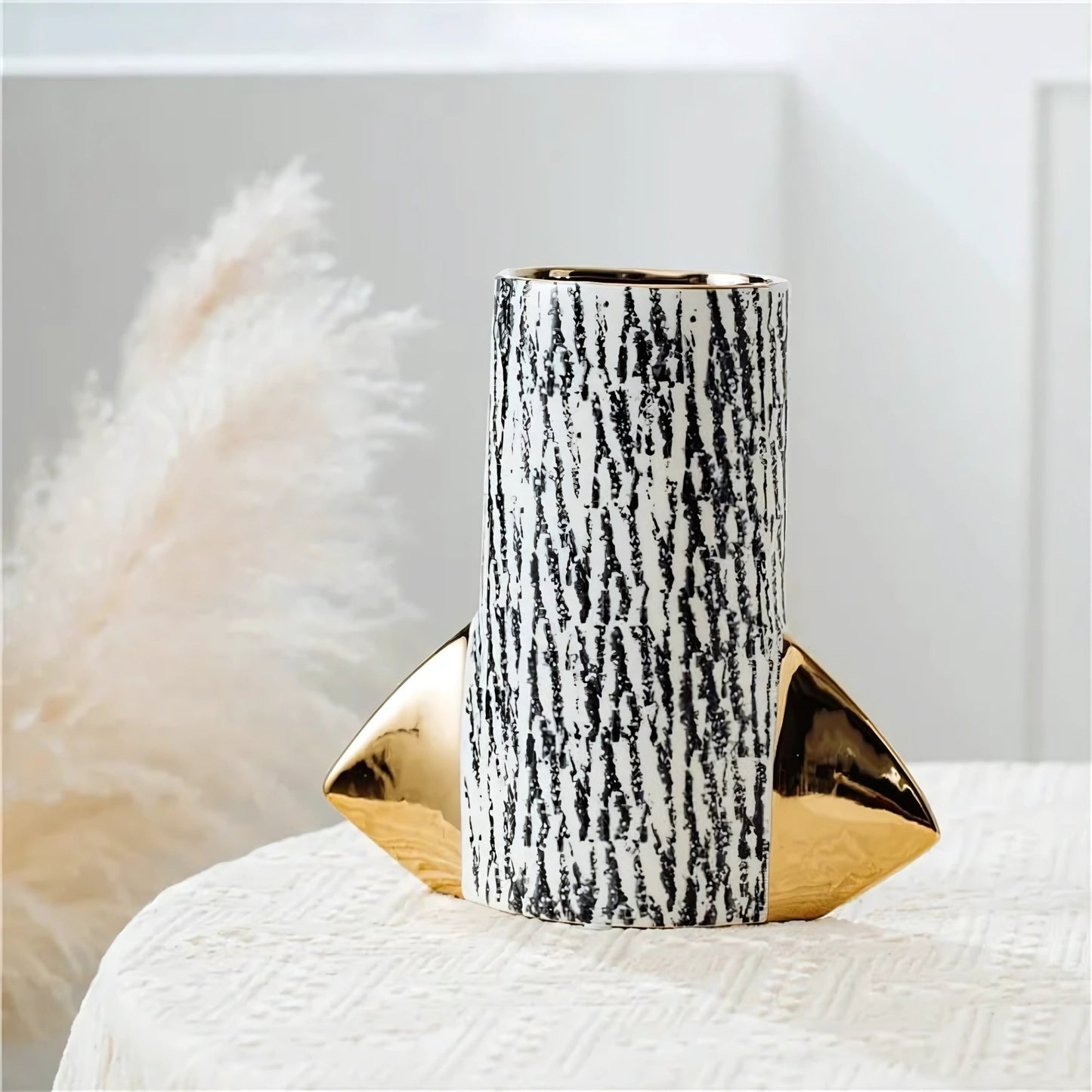 Woven Pattern Table Décor Vase