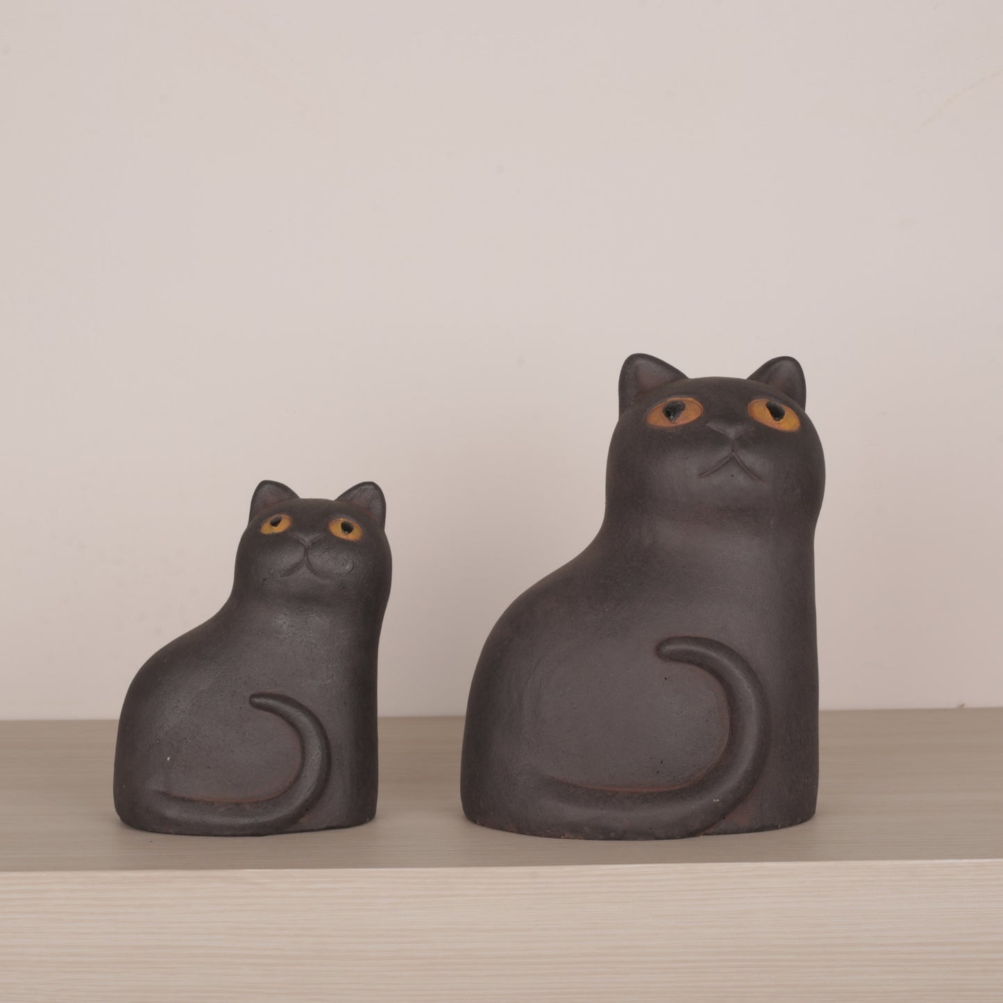 Big Eye Cat Figurine Ornament