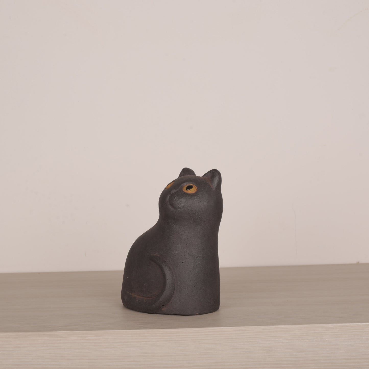 Big Eye Cat Figurine Ornament