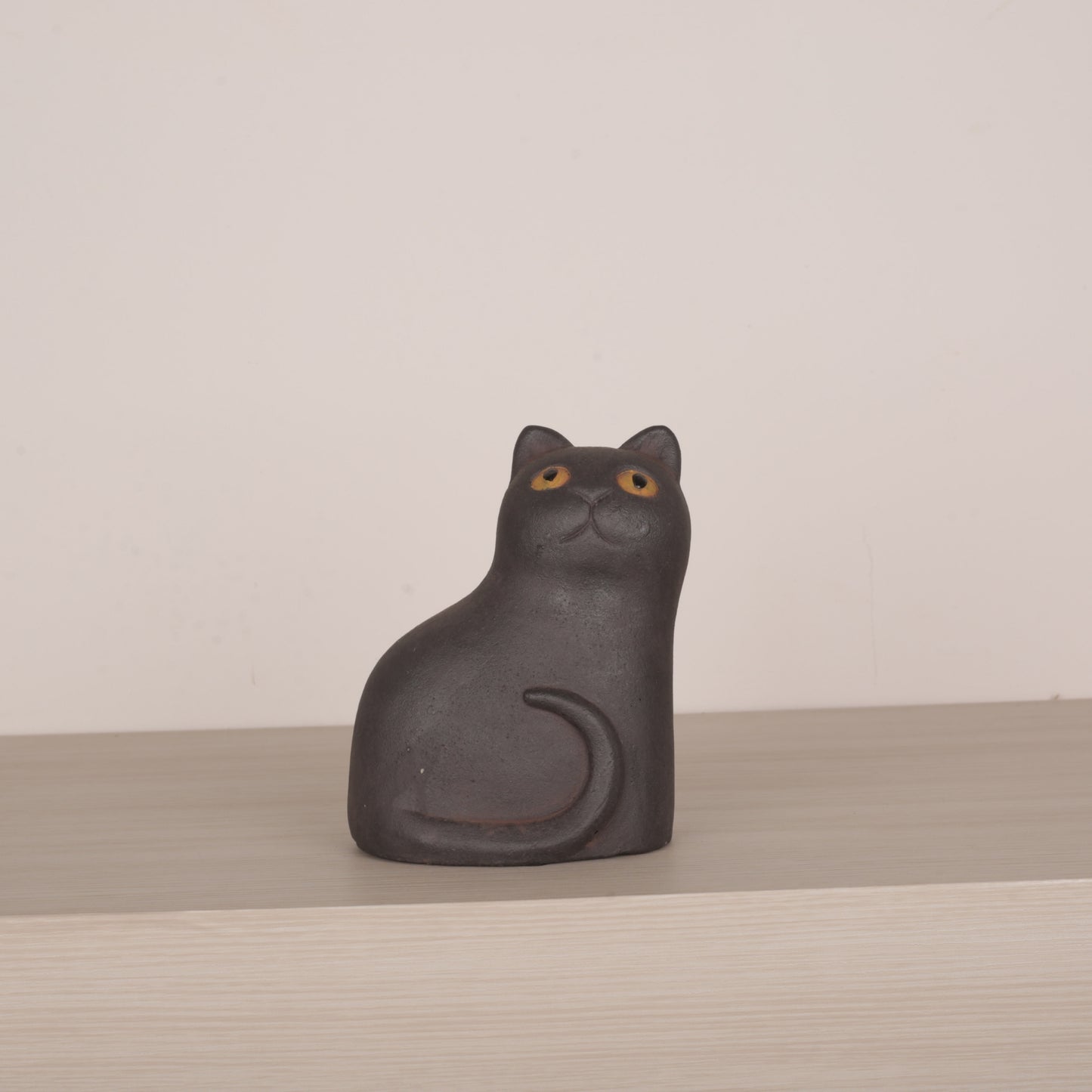 Big Eye Cat Figurine Ornament