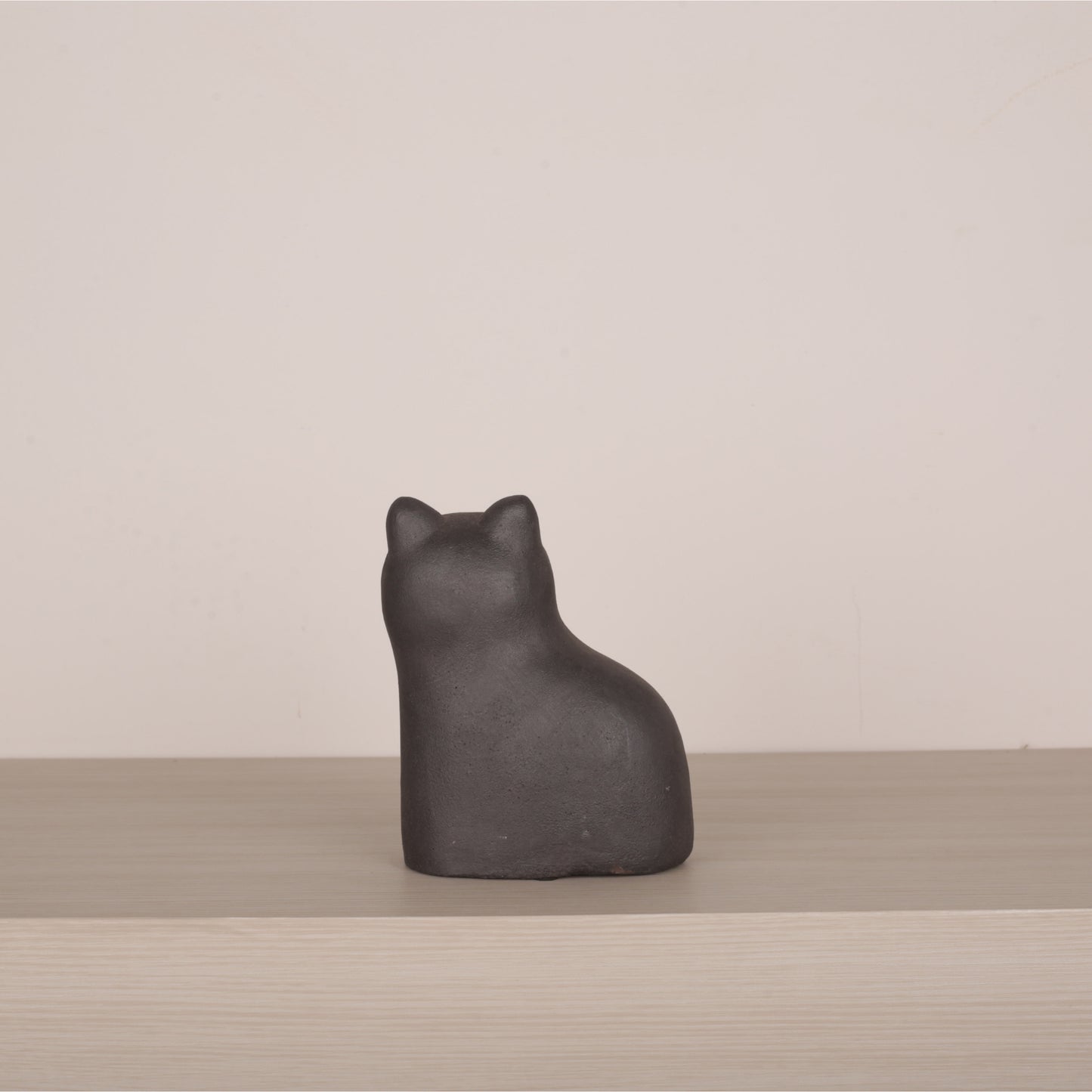 Big Eye Cat Figurine Ornament