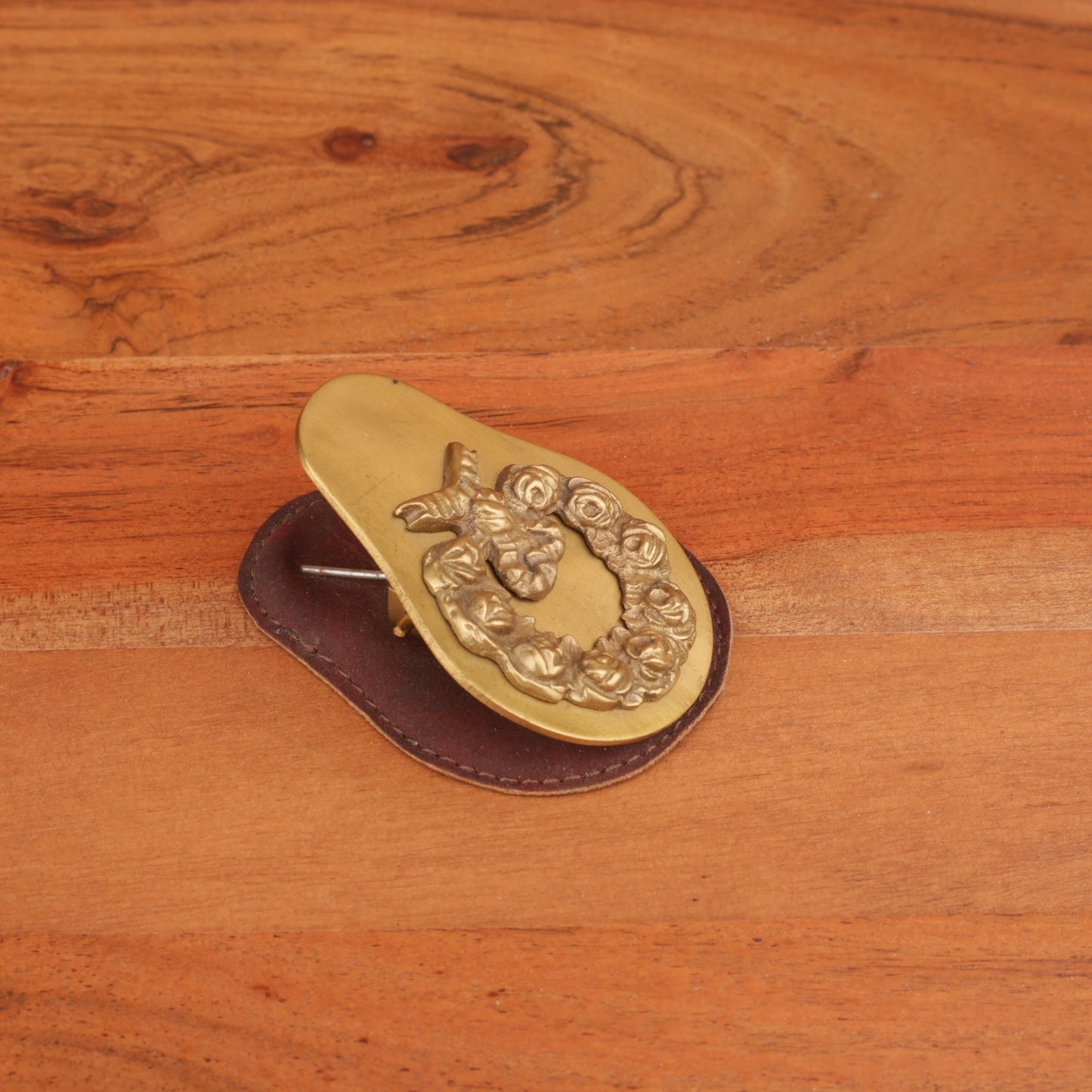 Carved Paper Holder (Gold, Silver)