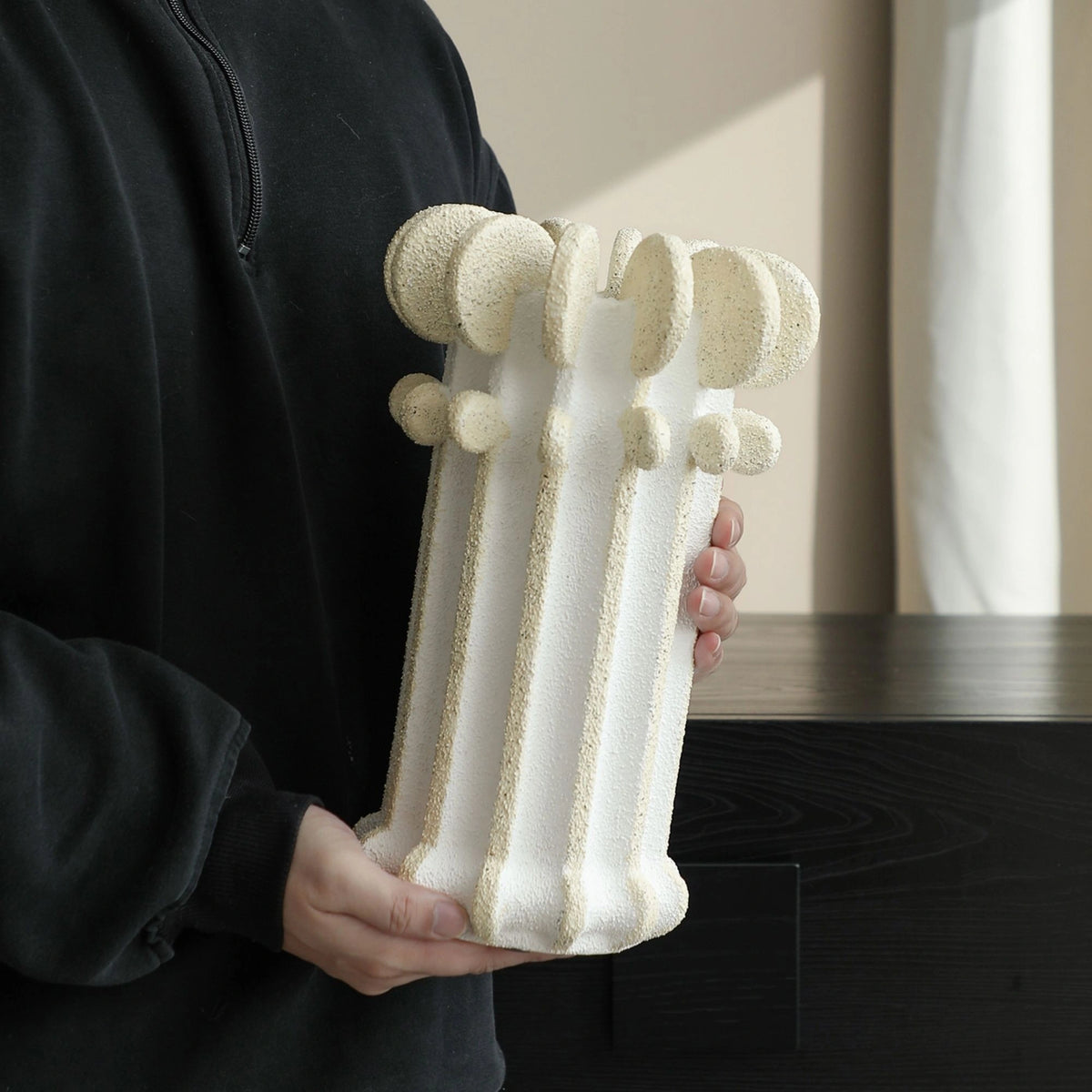 Disc Design White Sand Flower Vase