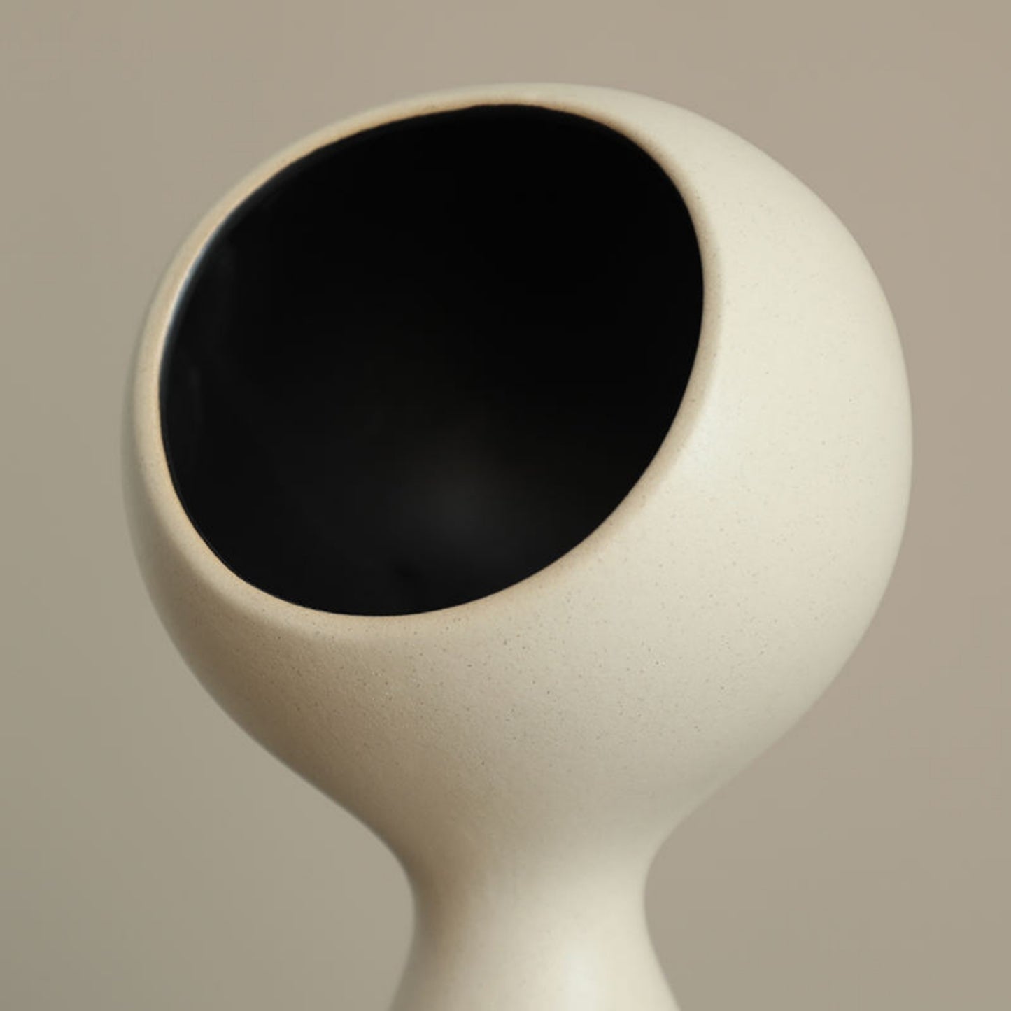 Head-Up Figure Decoration Vase