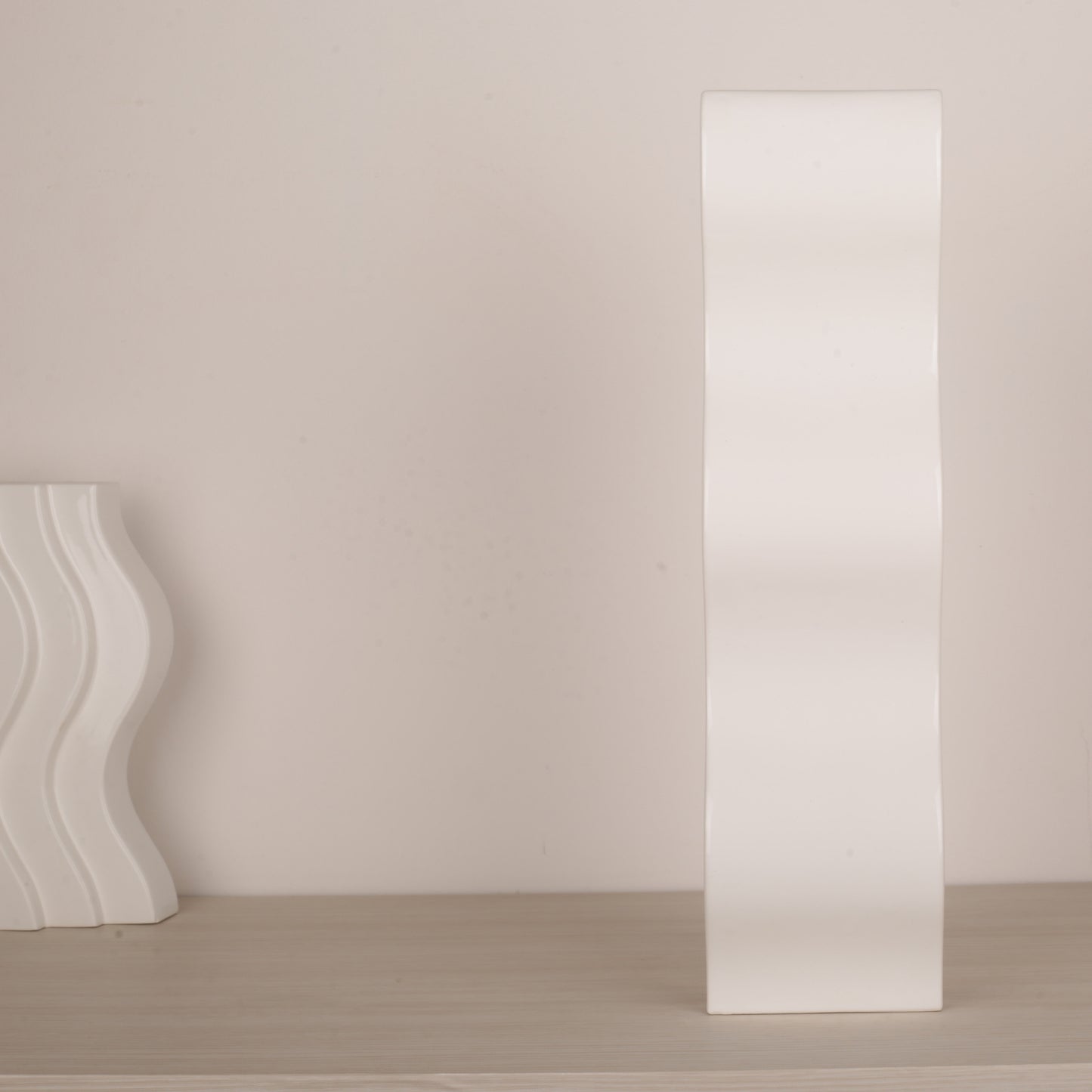 Wavy Design Golden Line Table Decoration Vase