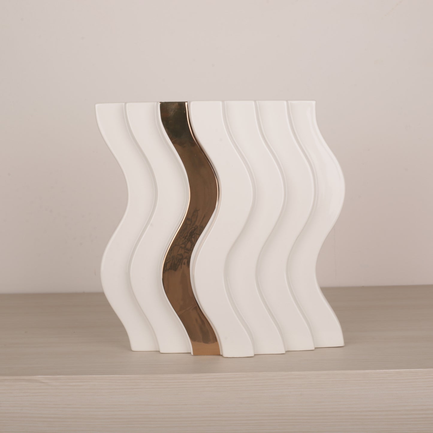 Wavy Design Golden Line Table Decoration Vase