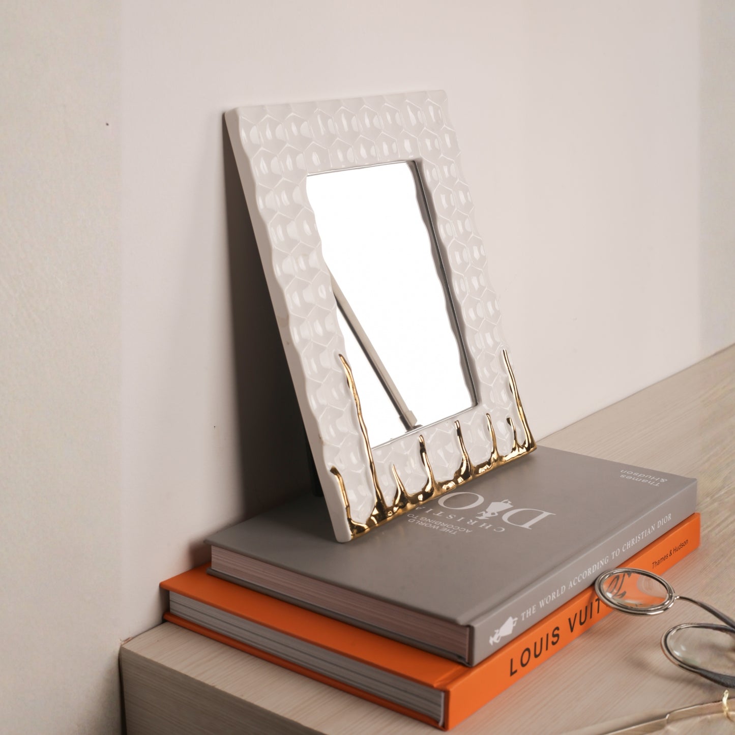 White Golden Texture Table Photo Frame Décor