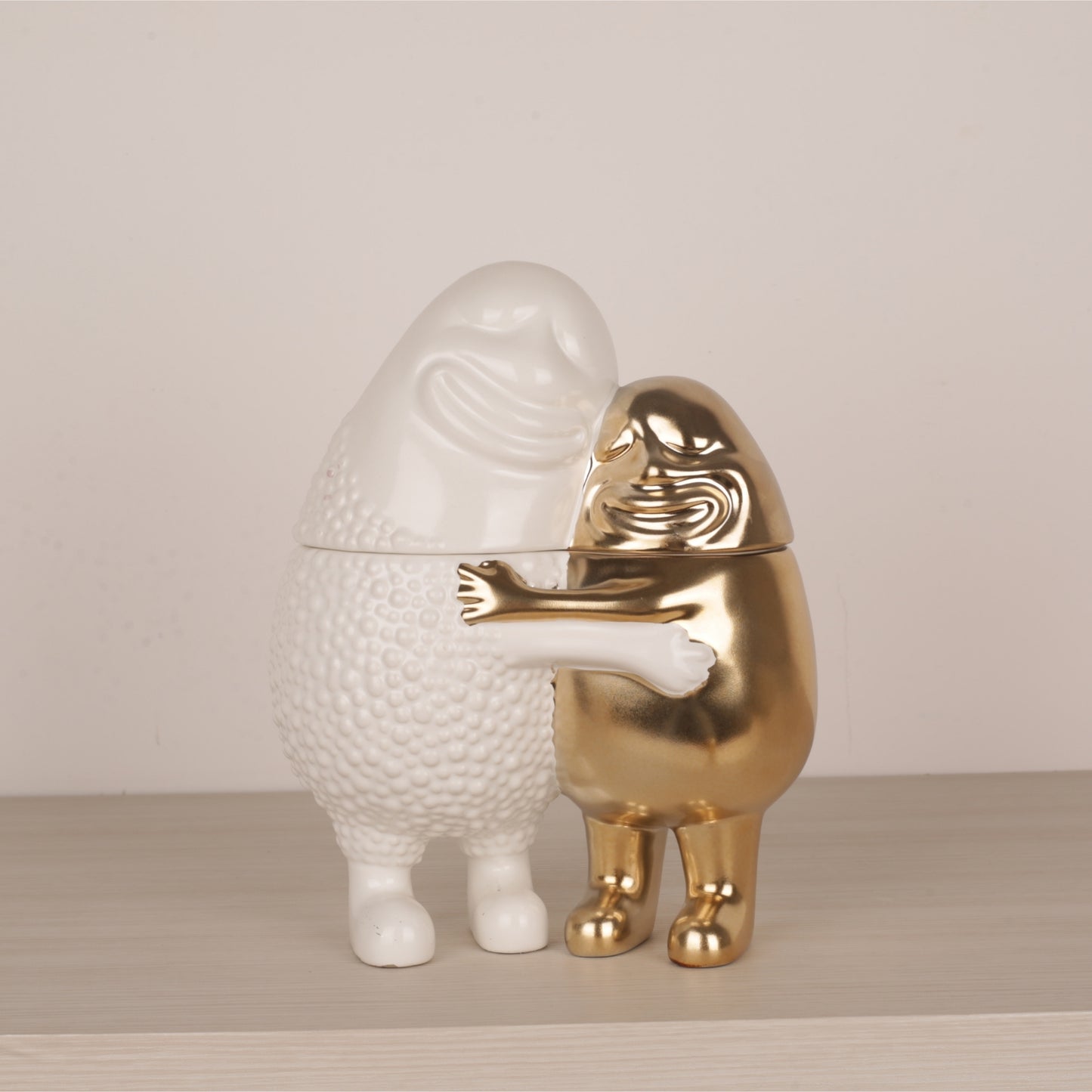 Ceramic Beloved Hugging Figurine Tabletop Décor