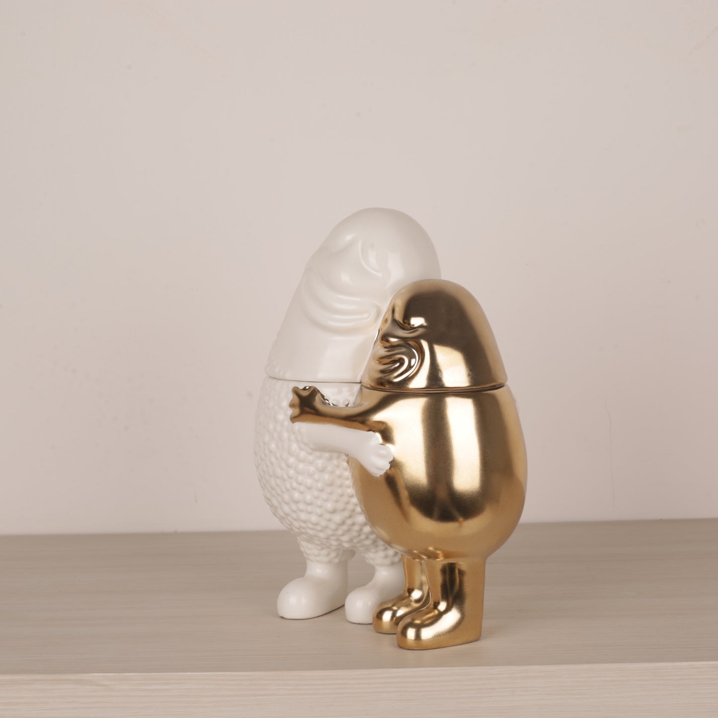 Ceramic Beloved Hugging Figurine Tabletop Décor