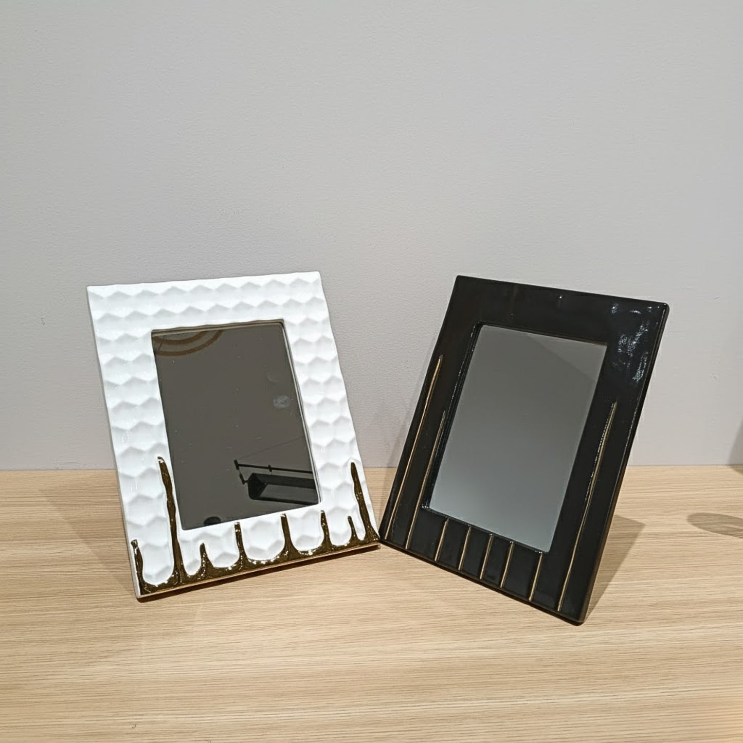 Black Ceramic Golden Lines Table Photo Frame