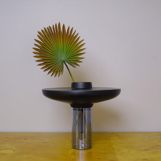 Disc Top Cylindrical Shape Vase