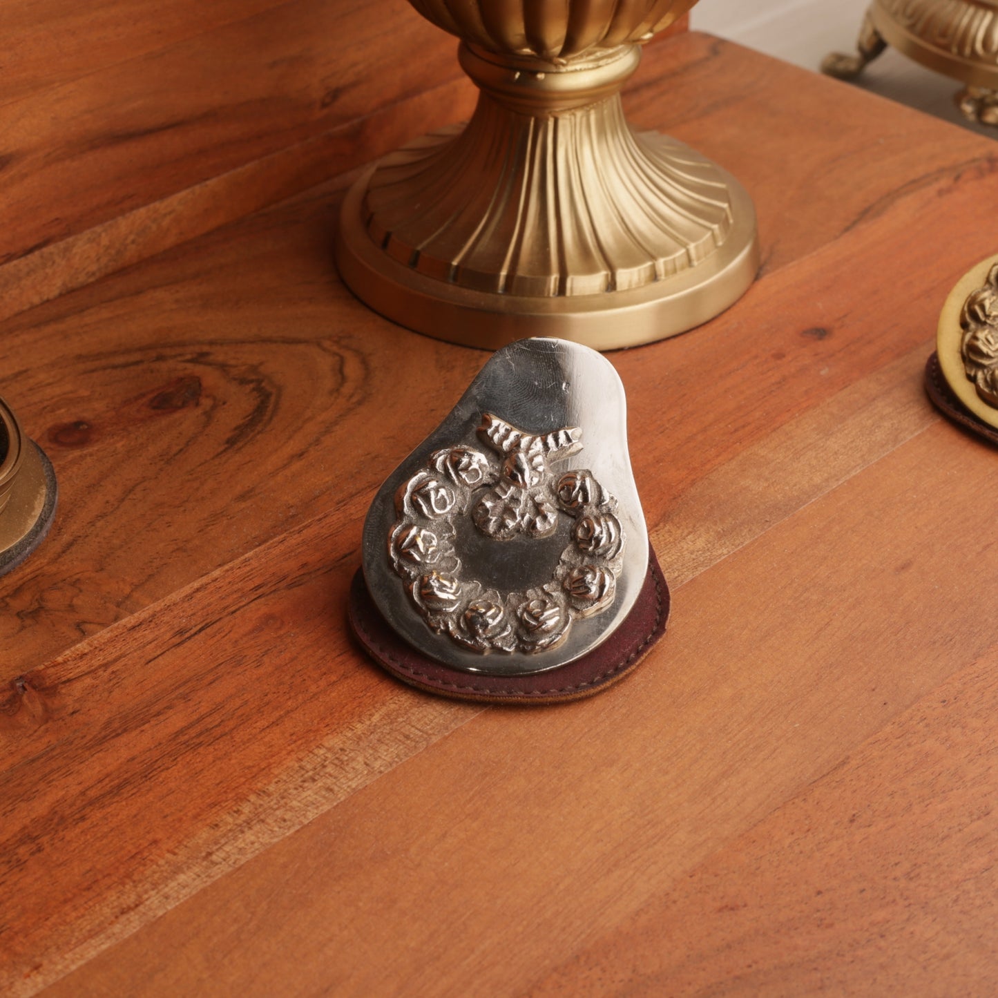 Carved Paper Holder (Gold, Silver)